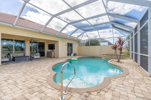 8506 Deimille Ct, Naples FL  34114-2712 exterior