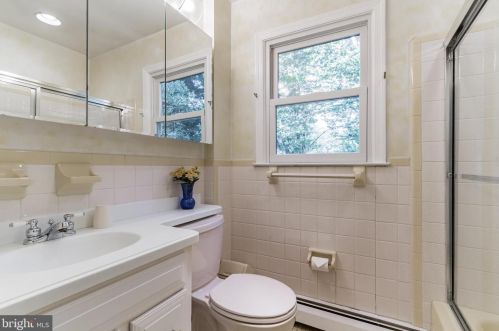 420 Ivy Ln, Glen Mills PA  19342-1323 exterior