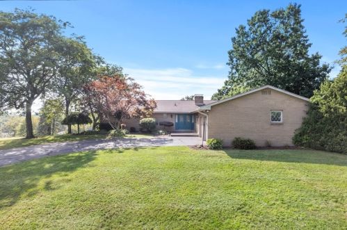 395 Overlook Dr, Beaver Falls, PA 15010-5123