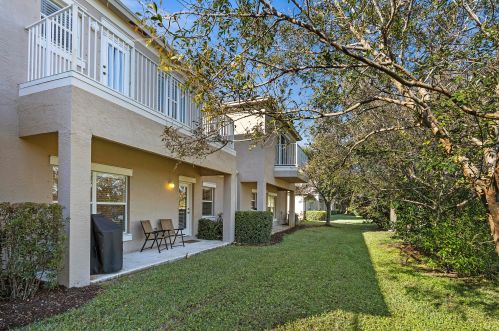 1828 77th Dr, Vero Beach FL  32966-6679 exterior