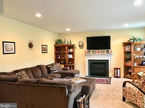 602 Archibald Ln, Florence NJ  08518-4010 exterior