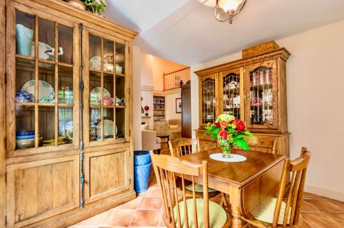 1 Hampton Ct, Mashpee MA 02649-2294 exterior