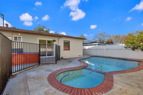 5842 Woodruff Ave, Lakewood CA  90713-1528 exterior