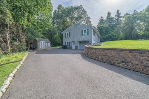 2 Belair Dr, Danbury, CT 06811-2805