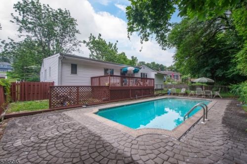 23 Overlook Ave, West Paterson NJ  07424-1967 exterior