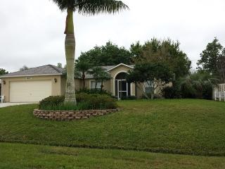 667 Jordan Ave, Sebastian, FL 32958-4835