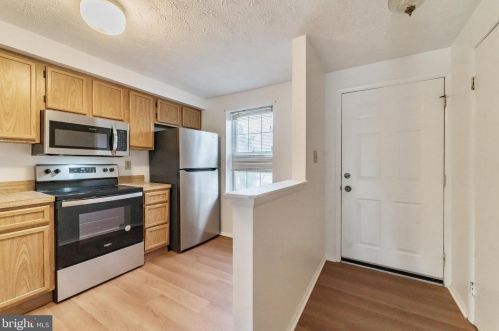 8722 Susquehanna St, Lorton, VA 22079-3032