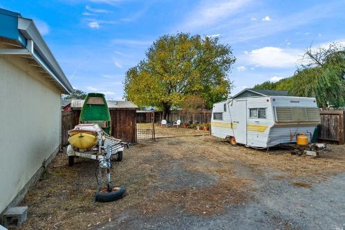 1233 Gloria Dr, Santa Rosa CA 95407-7483 exterior