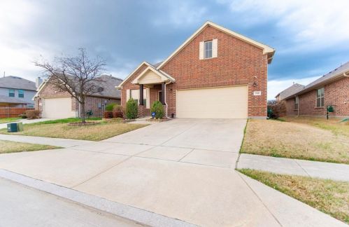 908 Silvermoon Dr, Oak Point TX  75068-0140 exterior