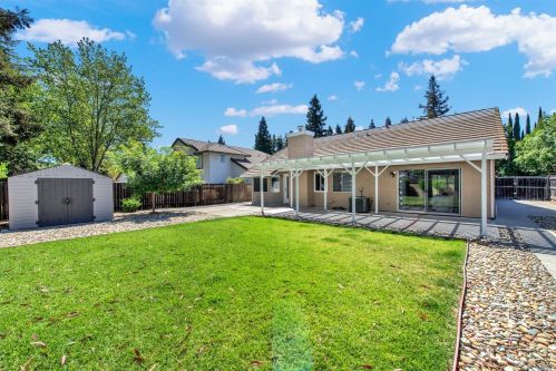 537 Stanford St, Vacaville CA  95687-4609 exterior