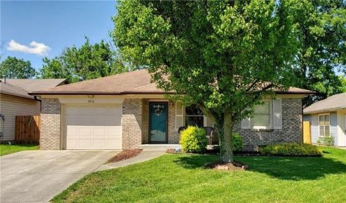 8930 Summer Walk Dr, Indianapolis, IN 46227-9726