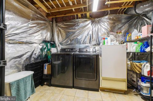 10056 Naughton Ct, Bristow VA  20136-3068 exterior