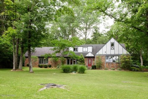 8001 Speer Ln, Crestwood, KY 40014-8649