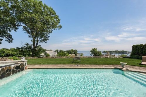 8 Hilltop Dr, Rye Brook NY  10573-5308 exterior