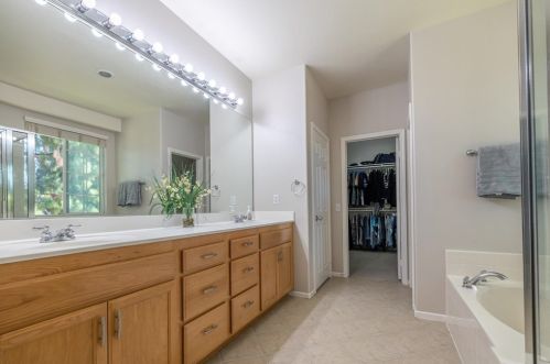 1117 Walnut Grove Ln, Simi Valley CA  93065-3394 exterior