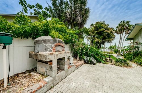 4832 Sunset Blvd, Port Richey FL  34668-6443 exterior