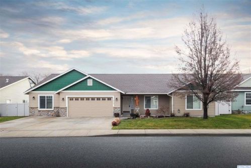 4005 Palouse St, Kennewick WA  99336-3320 exterior