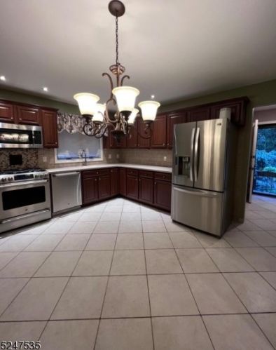 305 5th St, Palisades Park NJ  07650-2222 exterior