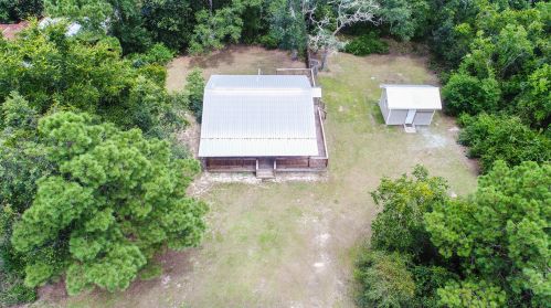 67 Horseshoe Ln, Freeport, FL 32439-2883