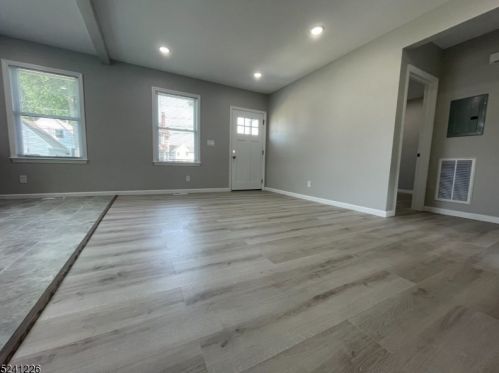 79 Benjamin St, Cranford NJ  07016-2621 exterior