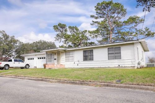 108 Rick Dr, Ezzell, TX 77964-2006