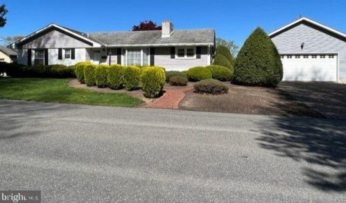 520 Charles St, Slatington, PA 18080-1307