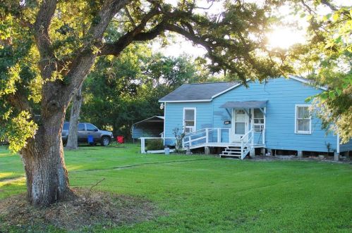 8405 Highway 6, Hitchcock, TX 77563-1705