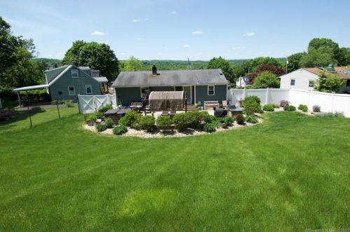 59 Carriage Dr, Wallingford CT 06492-3111 exterior