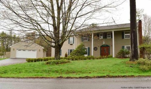 33 Oriole Dr, Woodstock, NY 12498-1920
