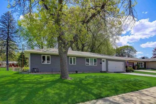 2405 Prairie Rd, Madison, WI 53711-4153