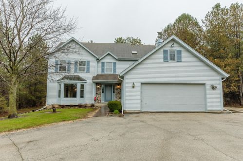 3382 Oakwood Ct, West Bend, WI 53095-9419