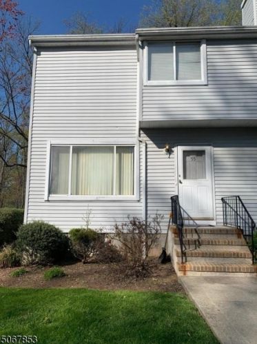 55 Woodland Dr, Roselle, NJ 07203-2464