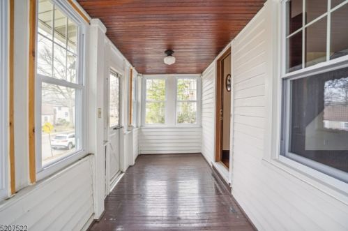 356 High St, Nutley, NJ 07110-1437