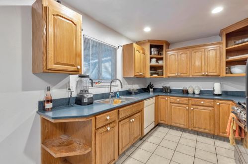 16128 Easy St, Lathrop CA  95330-9572 exterior