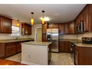 2031 Midway Ave, Chesapeake VA  23324-2851 exterior
