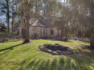 84 Arthur Rd, Asheville, NC 28806-1629