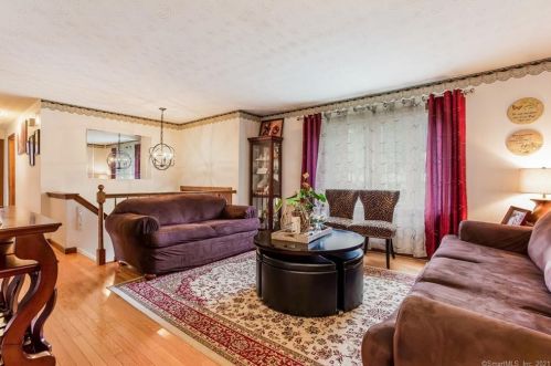 105 Long Ln, Bristol, CT 06010-2681