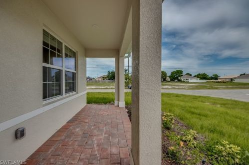 355 25th Ave, Cape Coral, FL 33993-7577