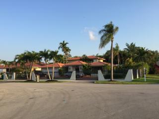 10010 30th St, Miami, FL 33165-2909
