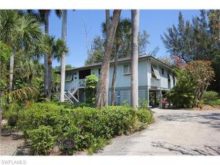 702 Oliva St, Sanibel, FL 33957-6609