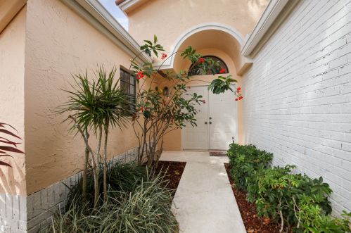 8421 Leeway Ln, Boynton Beach, FL 33436-1542