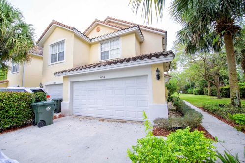 1084 Pinewood Lake Ct, West Palm Beach, FL 33415-1402