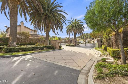 3870 Shakespeare Dr, Oxnard CA  93033-6868 exterior