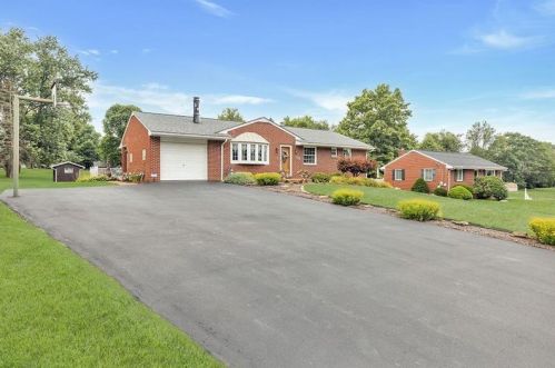 125 Hickory Dr, Beaver Falls, PA 15010-1417