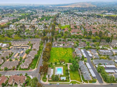 74 Woodleaf, Irvine CA  92614-7081 exterior