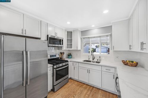 1831 Oakmead Dr, Concord CA 94520-3006 exterior