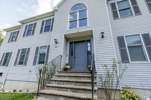 41 Upper High Crest Dr, West Milford Lakes, NJ 07480-3735