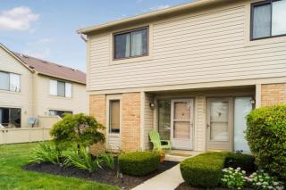 7562 Stone Lake Dr, Dublin, OH 43016-8574