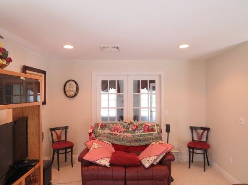 28 Millers Brk Dr, Cumberland RI  02864-6163 exterior