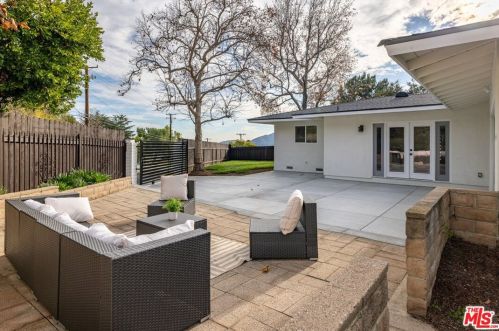 3003 Alabama St, Glendale CA  91214-2702 exterior